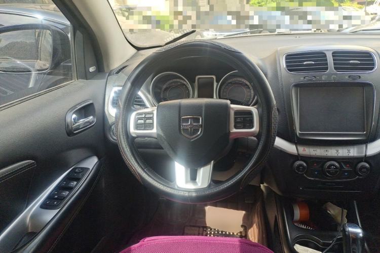 Used Dodge Journey 2013 2.4L Two-Wheel Drive Luxury Version Steering Wheel