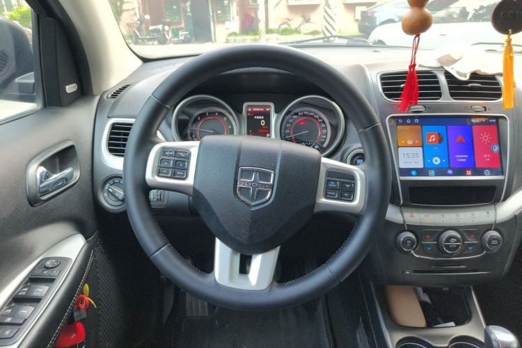 Used Dodge Journey 2013 2.4L Two-Wheel Drive Luxury Version Steering Wheel