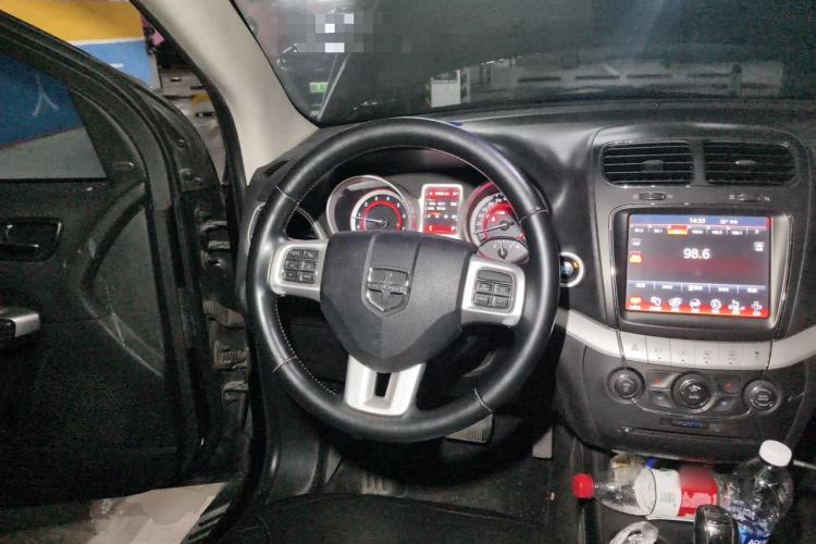 Used Dodge Journey 2013 3.6L Four-Wheel Drive Flagship Edition Steering Wheel