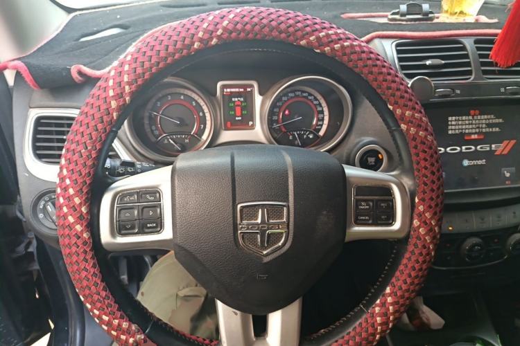 Used Dodge Journey 2013 2.4L Two-Wheel Drive Luxury Version Steering Wheel