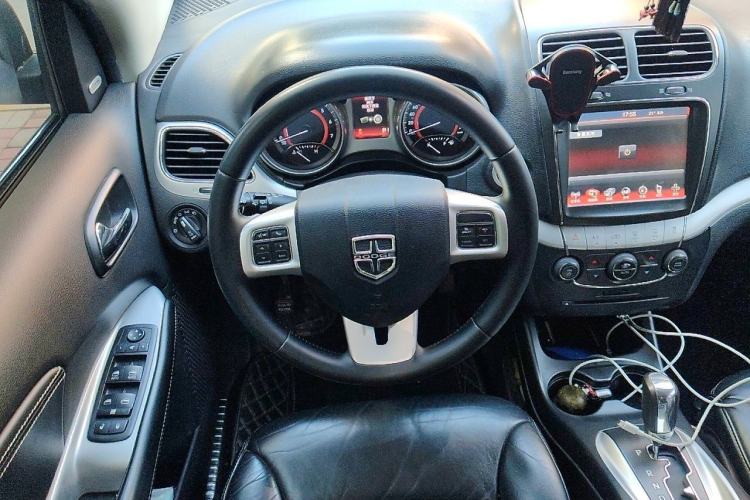 Used Dodge Journey 2013 3.6L Four-Wheel Drive Flagship Edition Steering Wheel
