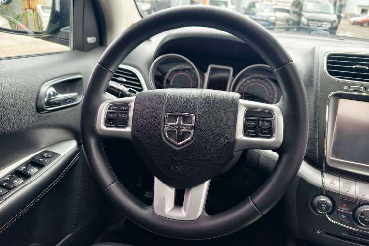 Used Dodge Journey 2013 3.6L Four-Wheel Drive Flagship Edition Steering Wheel