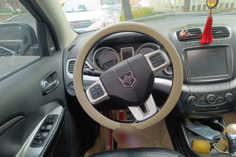Used Dodge Journey 2013 2.4L Two-Wheel Drive Luxury Version Steering Wheel