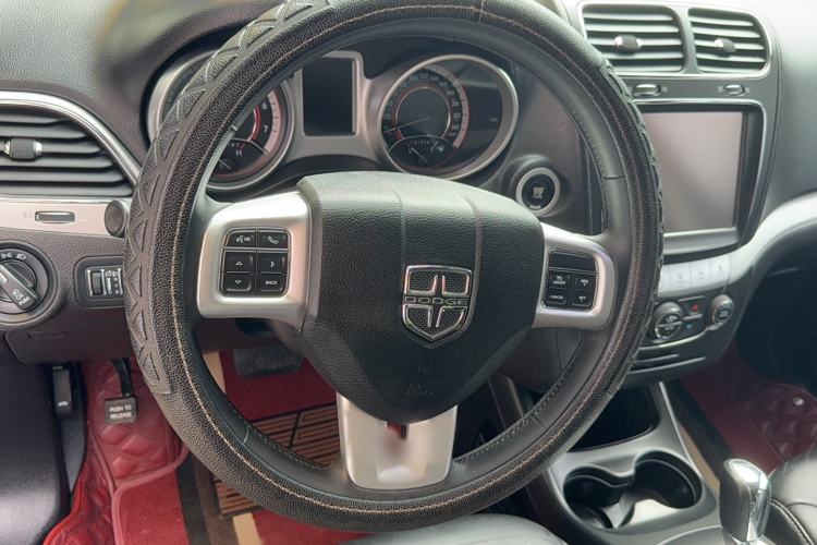 Used Dodge Journey 2013 2.4L Two-Wheel Drive Luxury Version Steering Wheel