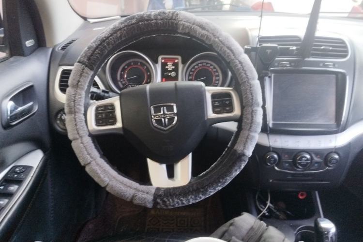 Used Dodge Journey 2013 2.4L Two-Wheel Drive Luxury Version Steering Wheel