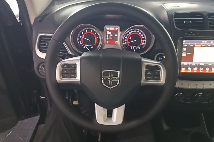 Used Dodge Journey 2013 2.4L Two-Wheel Drive Luxury Version Steering Wheel