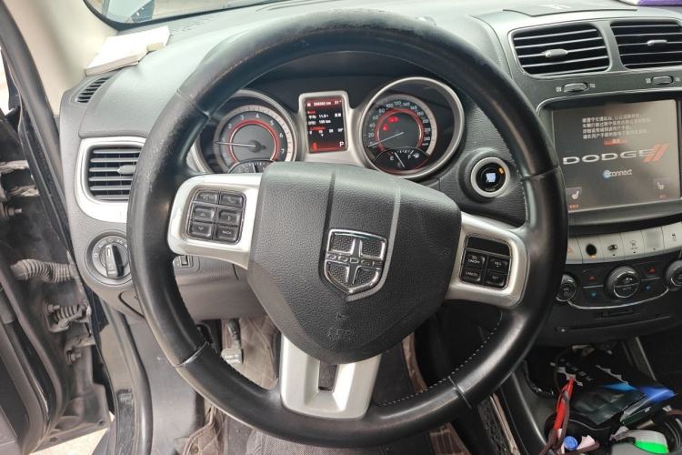 Used Dodge Journey 2013 2.4L Two-Wheel Drive Luxury Version Steering Wheel