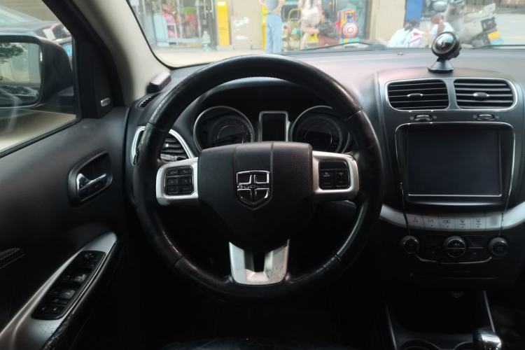Used Dodge Journey 2013 2.4L Two-Wheel-Drive Smart Edition Steering Wheel
