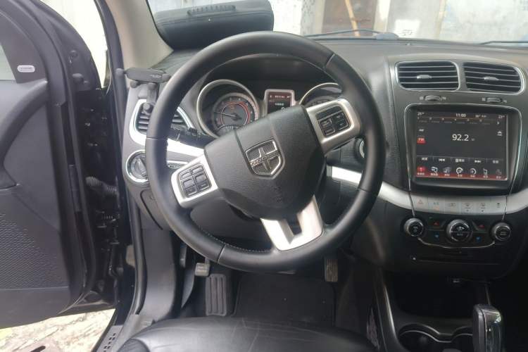 Used Dodge Journey 2013 2.4L Two-Wheel-Drive Smart Edition Steering Wheel