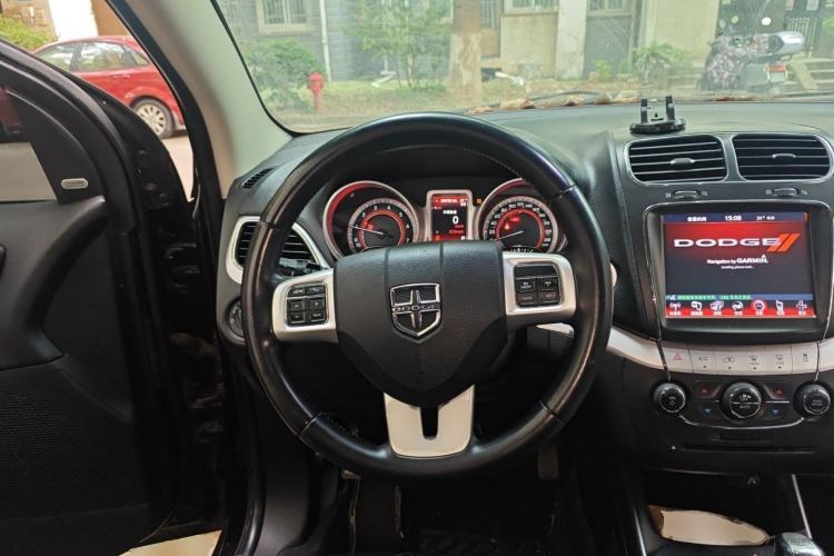 Used Dodge Journey 2013 2.4L Two-Wheel Drive Luxury Version Steering Wheel