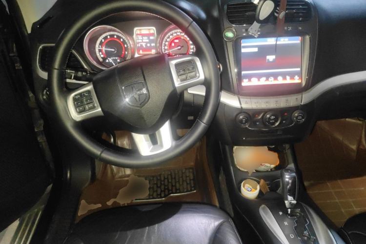 Used Dodge Journey 2013 2.4L Two-Wheel Drive Luxury Version Steering Wheel