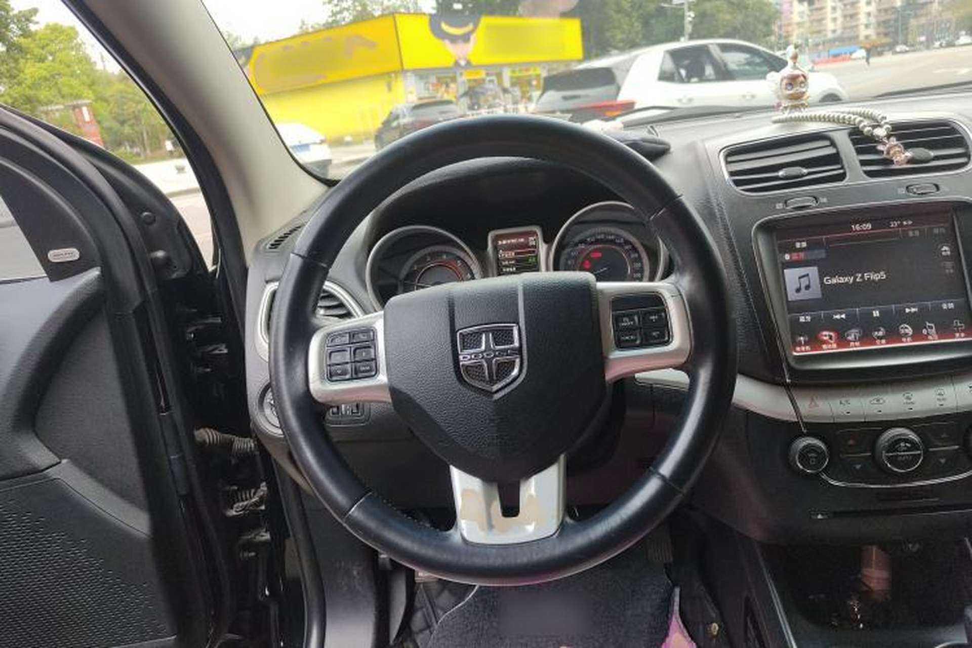 Used Dodge Journey 2013 2.4L Two-Wheel Drive Luxury Version Steering Wheel