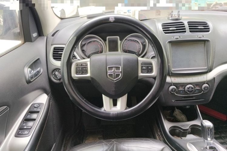 Used Dodge Journey 2013 2.4L Two-Wheel Drive Luxury Version Steering Wheel