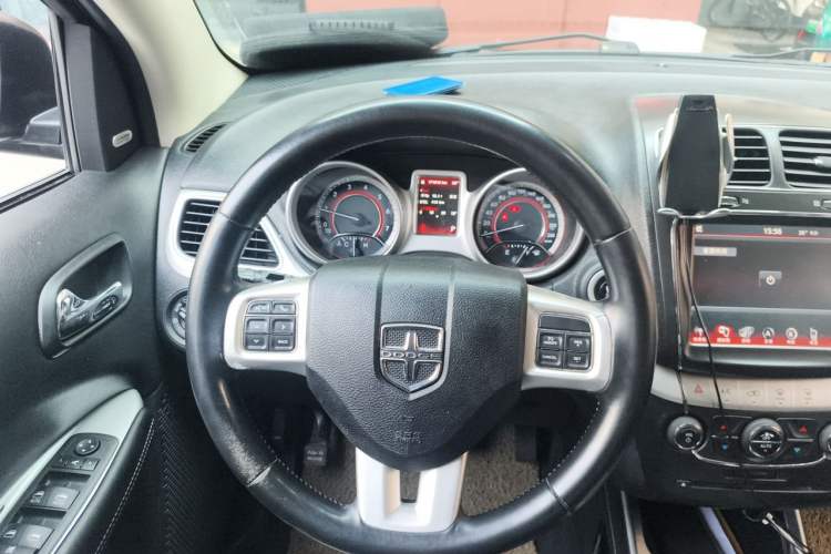 Used Dodge Journey 2013 3.6L Four-Wheel Drive Flagship Edition Steering Wheel