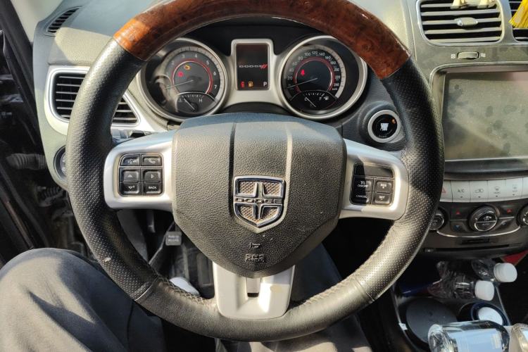 Used Dodge Journey 2013 2.4L Two-Wheel-Drive Smart Edition Steering Wheel