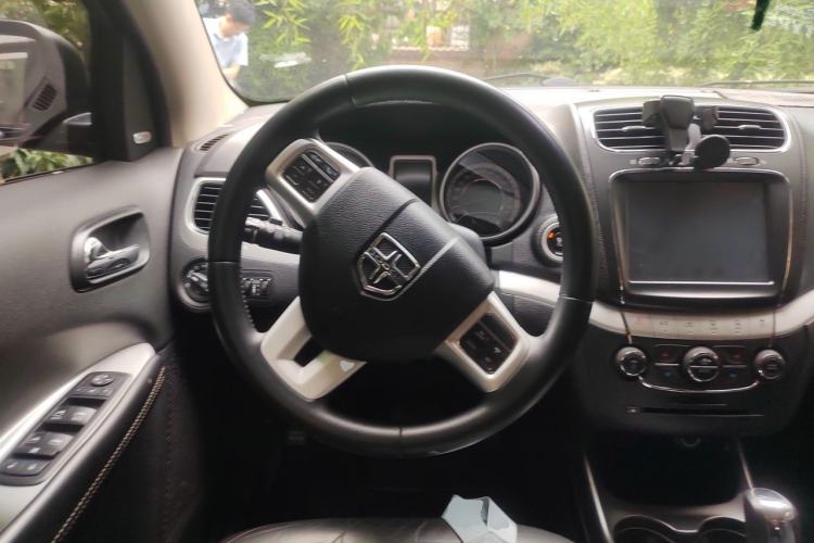 Used Dodge Journey 2013 2.4L Two-Wheel Drive Luxury Version Steering Wheel