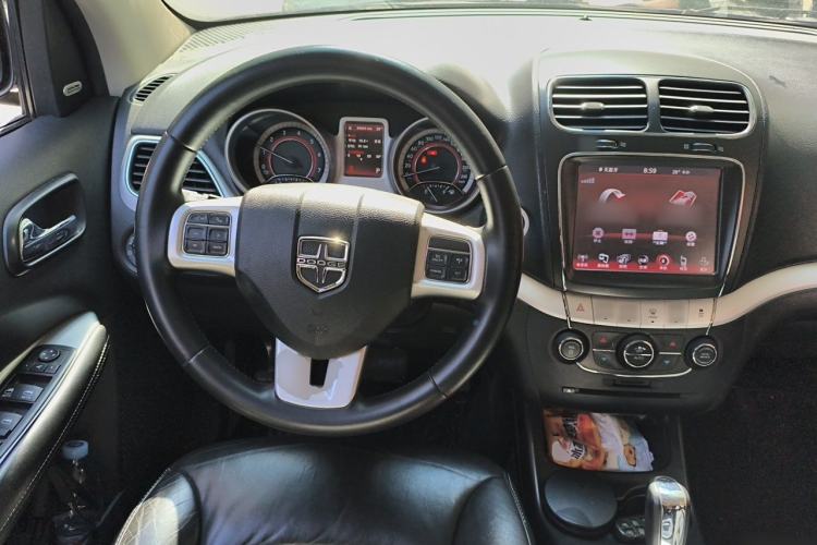 Used Dodge Journey 2013 2.4L Two-Wheel Drive Luxury Version Steering Wheel