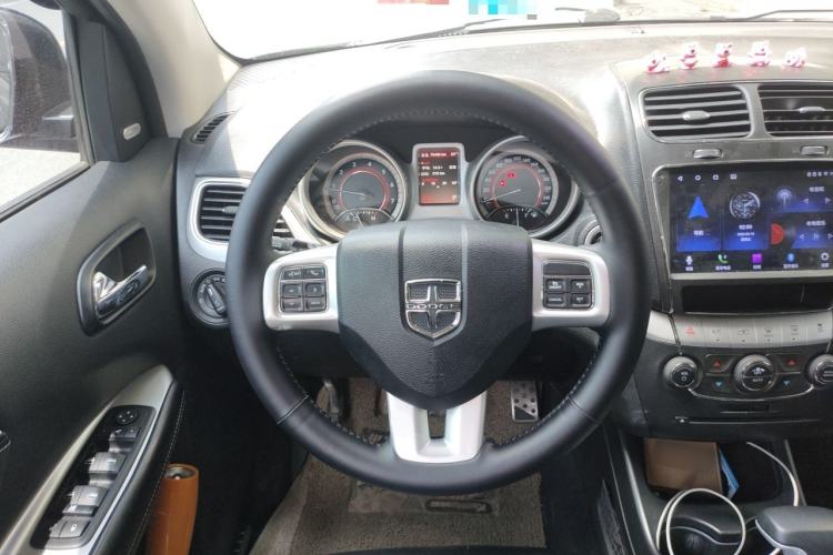 Used Dodge Journey 2013 2.4L Two-Wheel Drive Luxury Version Steering Wheel