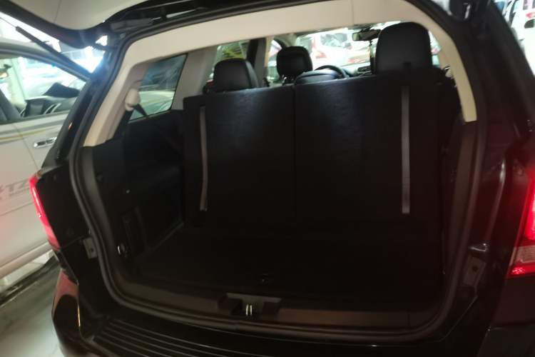 Used Dodge Journey 2013 2.4L Two-Wheel Drive Luxury Version Trunk
