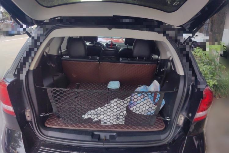 Used Dodge Journey 2013 2.4L Two-Wheel Drive Luxury Version Trunk