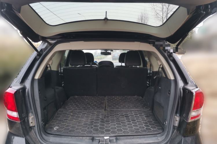Used Dodge Journey 2013 2.4L Two-Wheel Drive Luxury Version Trunk