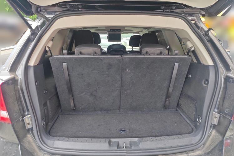 Used Dodge Journey 2013 2.4L Two-Wheel Drive Luxury Version Trunk