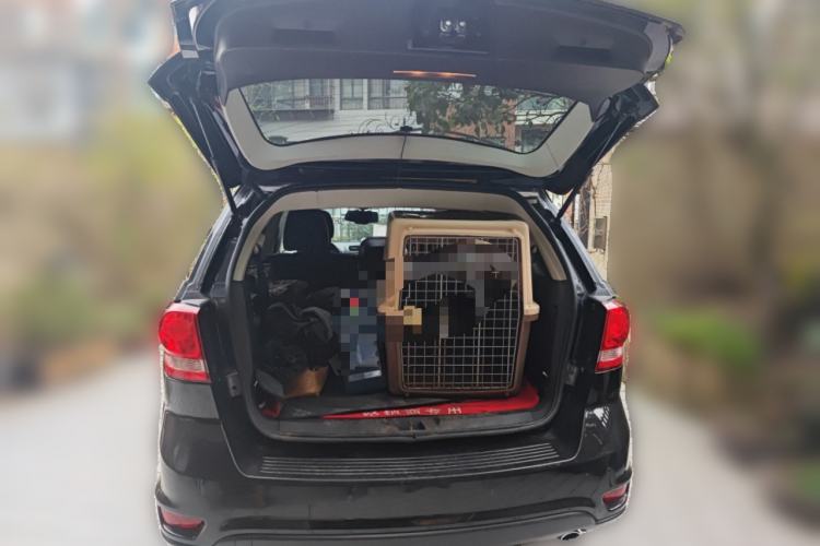 Used Dodge Journey 2013 3.6L Four-Wheel Drive Flagship Edition Trunk