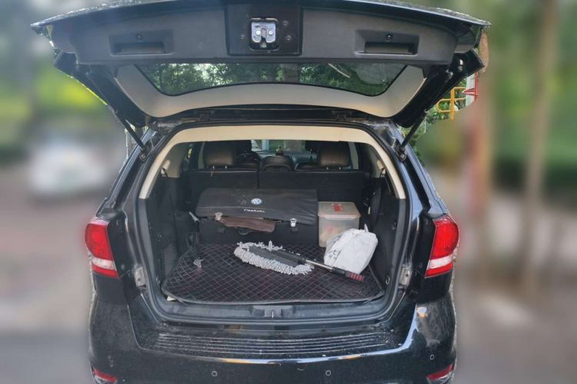 Used Dodge Journey 2013 2.4L Two-Wheel Drive Luxury Version Trunk