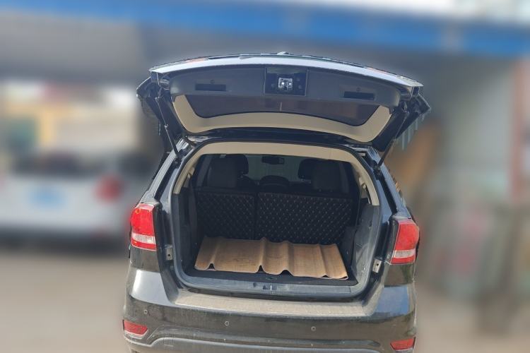 Used Dodge Journey 2013 2.4L Two-Wheel Drive Luxury Version Trunk