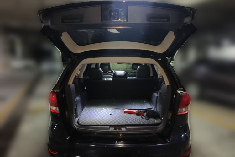 Used Dodge Journey 2013 2.4L Two-Wheel Drive Luxury Version Trunk