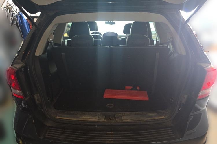 Used Dodge Journey 2013 2.4L Two-Wheel Drive Luxury Version Trunk