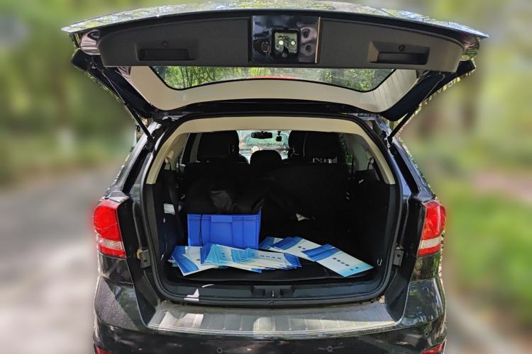 Used Dodge Journey 2013 2.4L Two-Wheel Drive Luxury Version Trunk