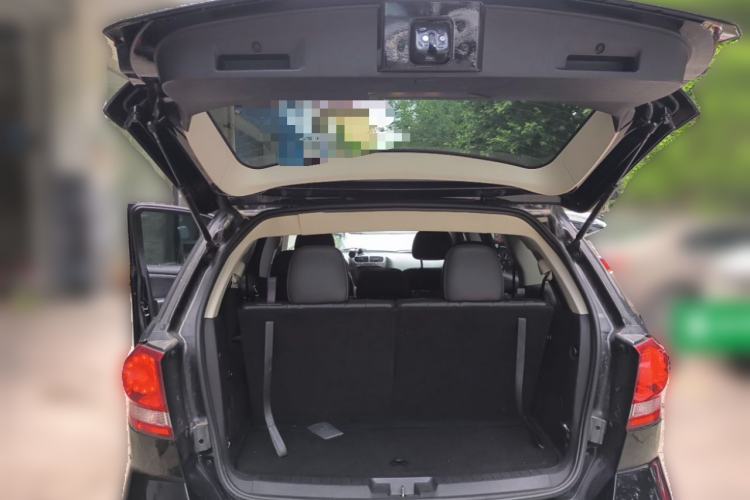 Used Dodge Journey 2013 3.6L Four-Wheel Drive Flagship Edition Trunk