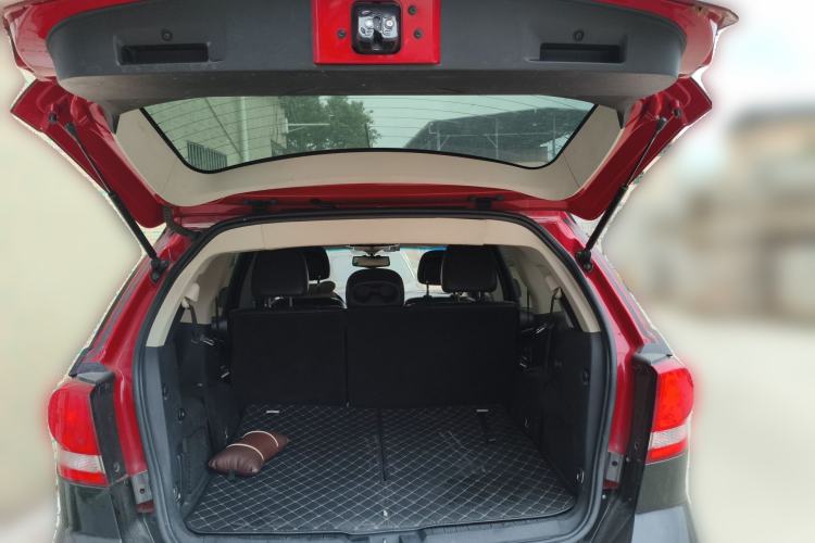 Used Dodge Journey 2013 2.4L Two-Wheel Drive Luxury Version Trunk