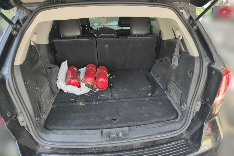 Used Dodge Journey 2013 2.4L Two-Wheel Drive Luxury Version Trunk