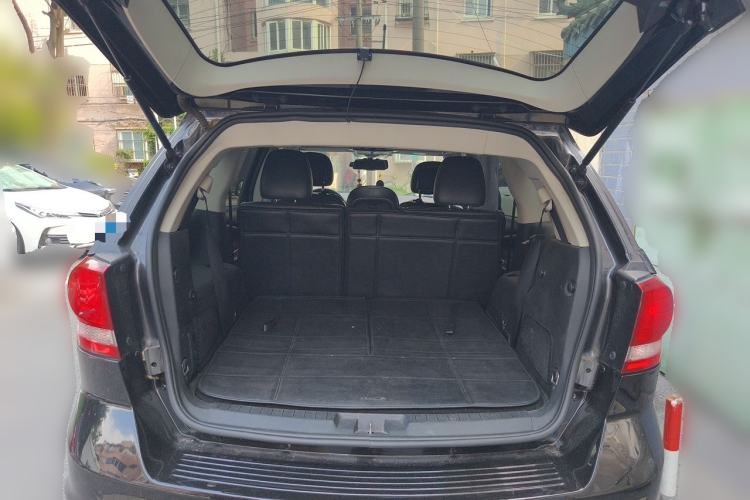 Used Dodge Journey 2013 2.4L Two-Wheel Drive Luxury Version Trunk
