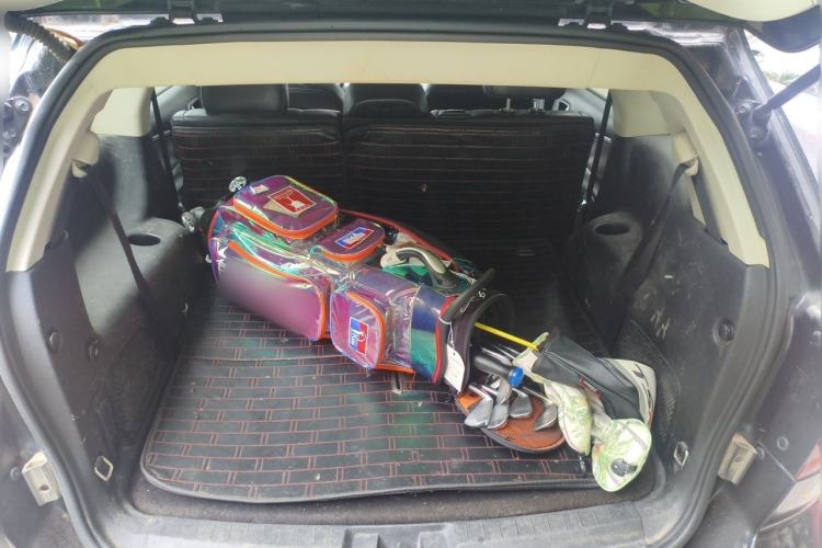 Used Dodge Journey 2013 2.4L Two-Wheel Drive Luxury Version Trunk