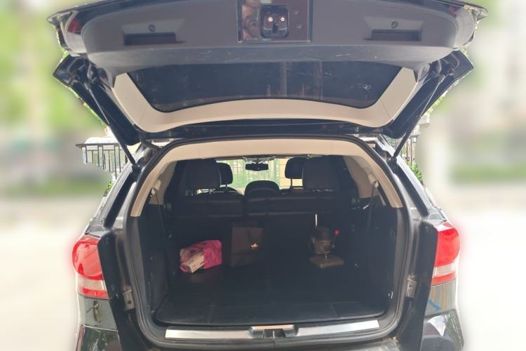 Used Dodge Journey 2013 2.4L Two-Wheel Drive Luxury Version Trunk