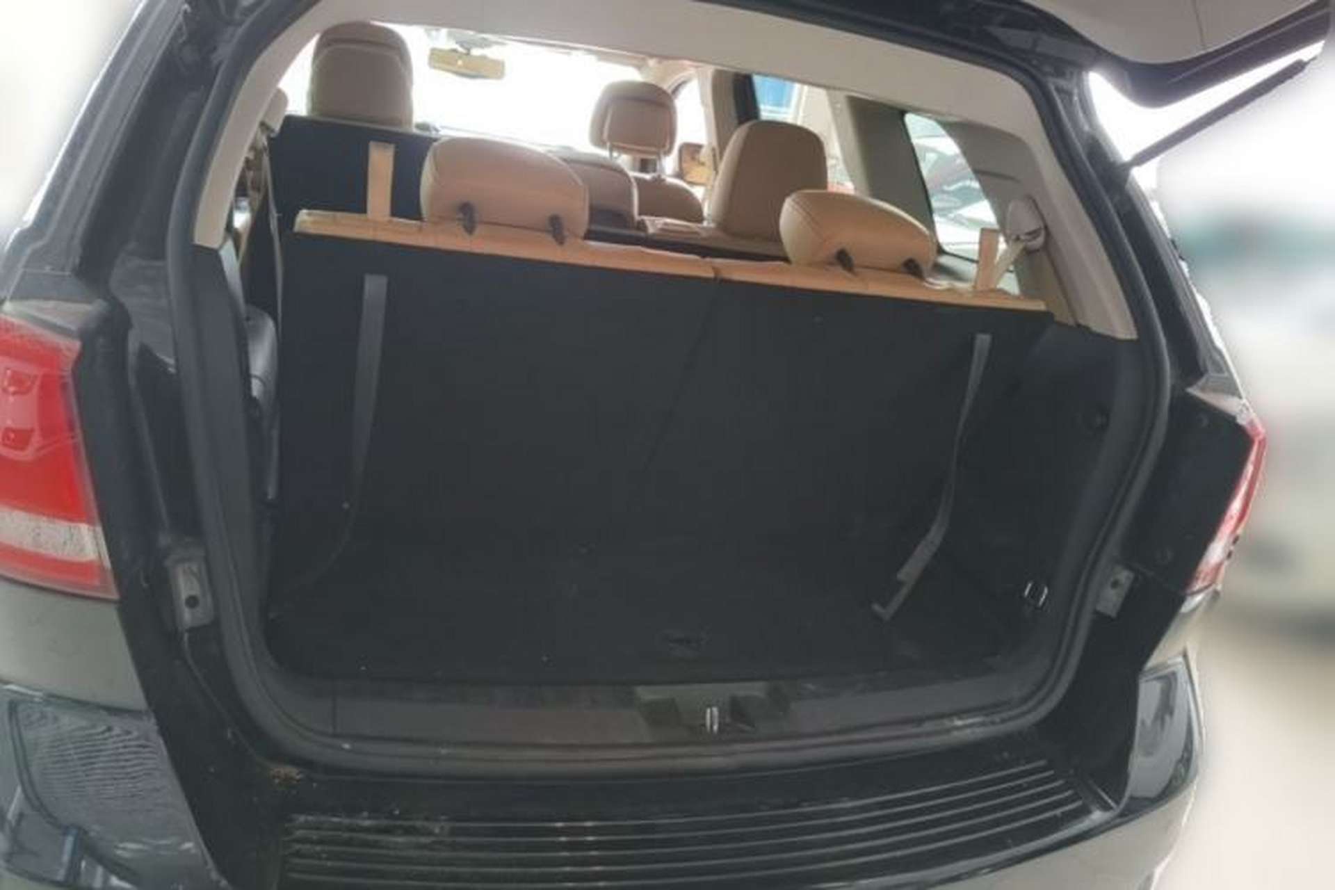 Used Dodge Journey 2013 2.4L Two-Wheel Drive Luxury Version Trunk