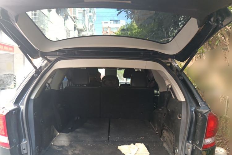 Used Dodge Journey 2013 2.4L Two-Wheel Drive Luxury Version Trunk