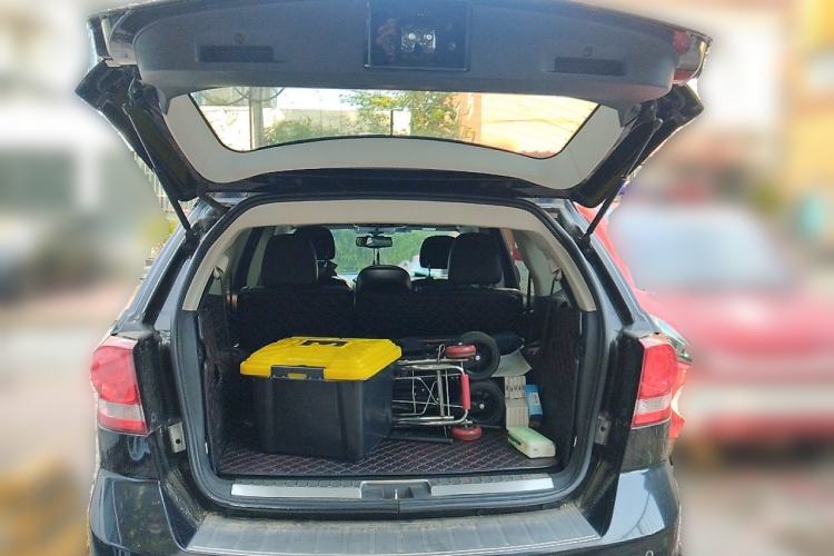 Used Dodge Journey 2013 3.6L Four-Wheel Drive Flagship Edition Trunk