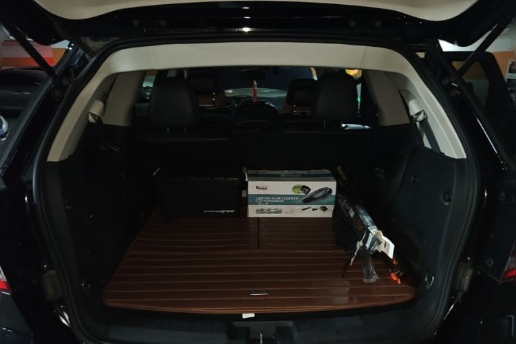 Used Dodge Journey 2013 2.4L Two-Wheel Drive Luxury Version Trunk