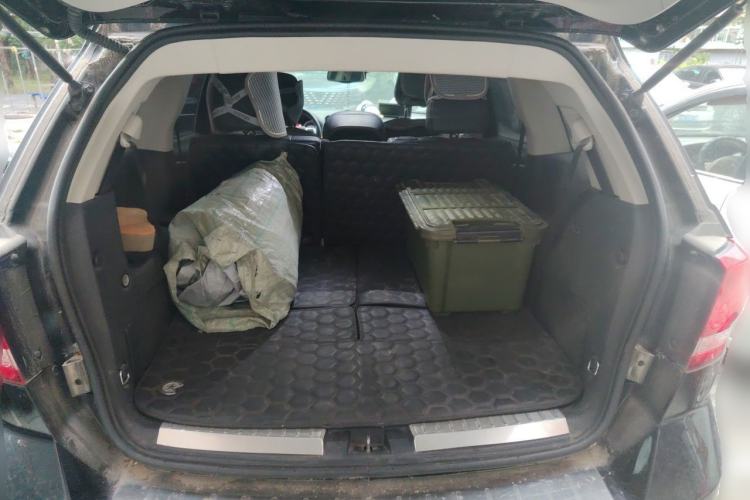Used Dodge Journey 2013 2.4L Two-Wheel Drive Luxury Version Trunk