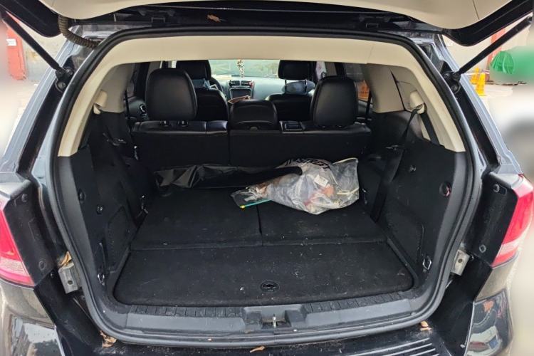 Used Dodge Journey 2013 2.4L Two-Wheel Drive Luxury Version Trunk