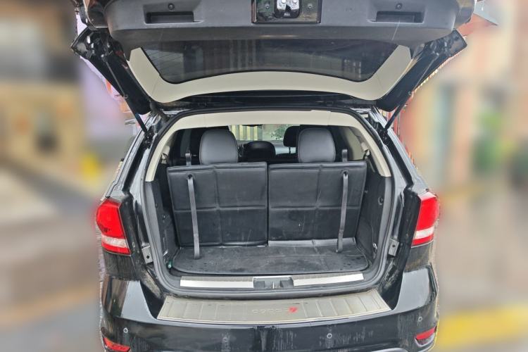 Used Dodge Journey 2013 2.4L Two-Wheel Drive Luxury Version Trunk