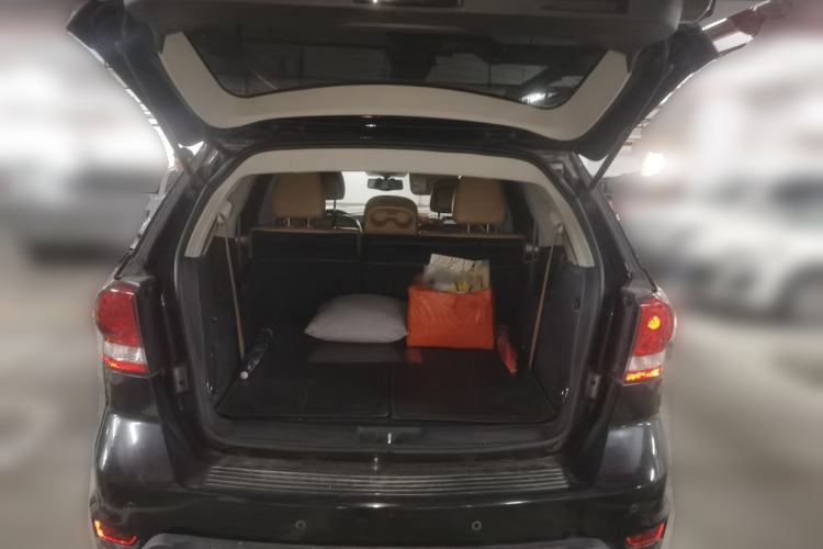 Used Dodge Journey 2013 2.4L Two-Wheel Drive Luxury Version Trunk