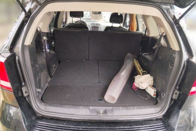 Used Dodge Journey 2013 2.4L Two-Wheel Drive Luxury Version Trunk
