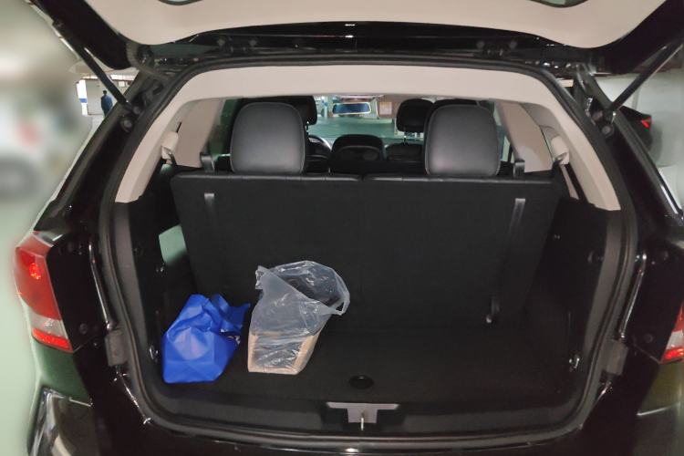Used Dodge Journey 2013 2.4L Two-Wheel Drive Luxury Version Trunk