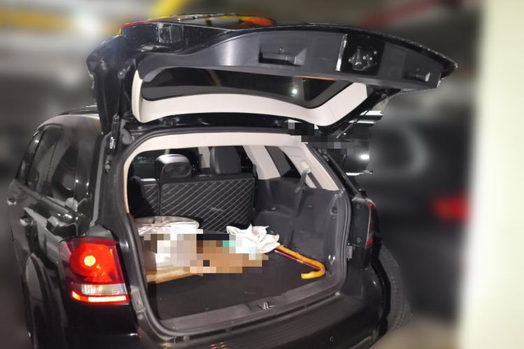 Used Dodge Journey 2013 2.4L Two-Wheel Drive Luxury Version Trunk