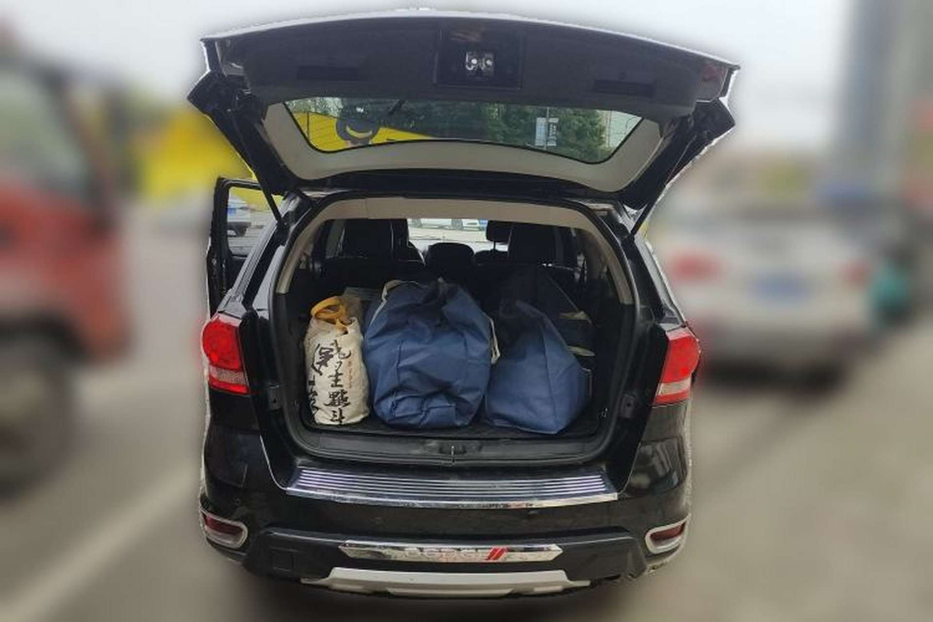 Used Dodge Journey 2013 2.4L Two-Wheel Drive Luxury Version Trunk